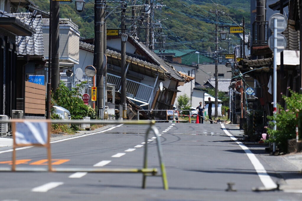 日本九州熊本縣近日出現多次地震(AP)