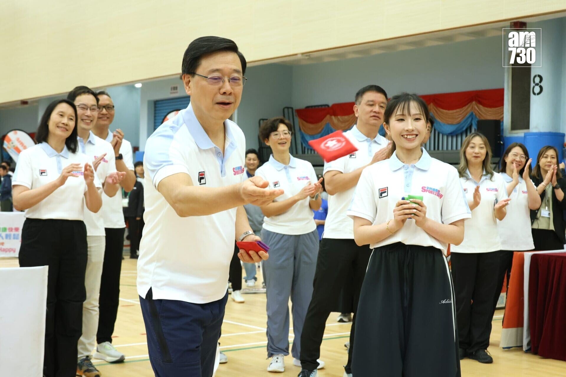 李家超到九龍公園體育館出席全民運動日活動。(林俊源攝)