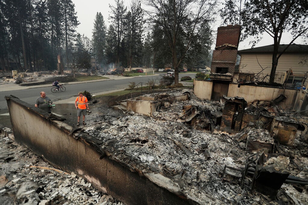 美國華盛頓州斯波坎(Spokane)周邊近期爆發山火。(AP)