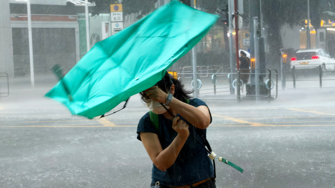 過去的7月天氣也非常多雨，不少市民有感「日日落大雨」(中通社資料圖片)