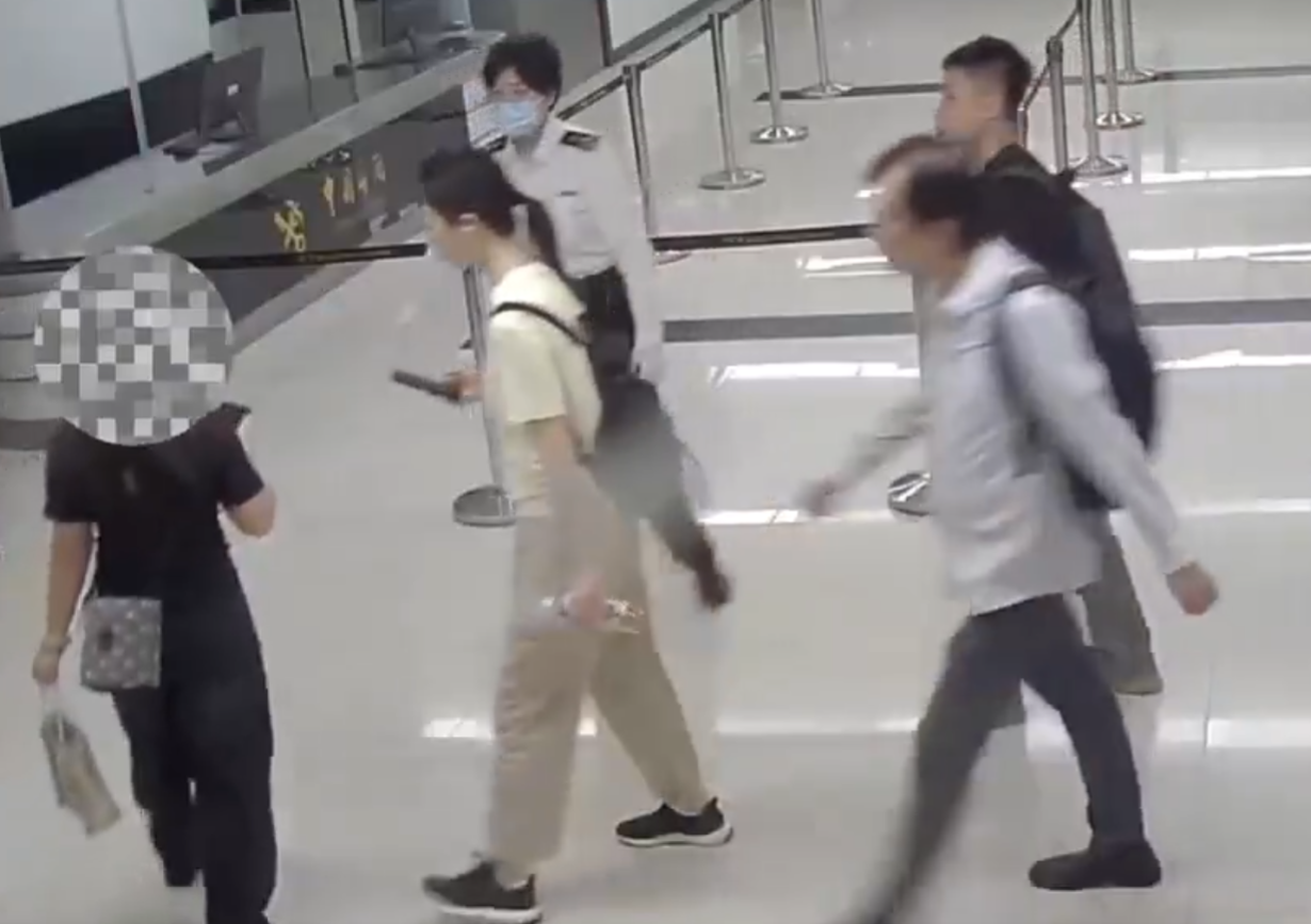 內地海關總署通報,一名女子近日經羅湖口岸從香港入境廣東深圳時,因在內衣藏匿三隻名錶被海關查獲。