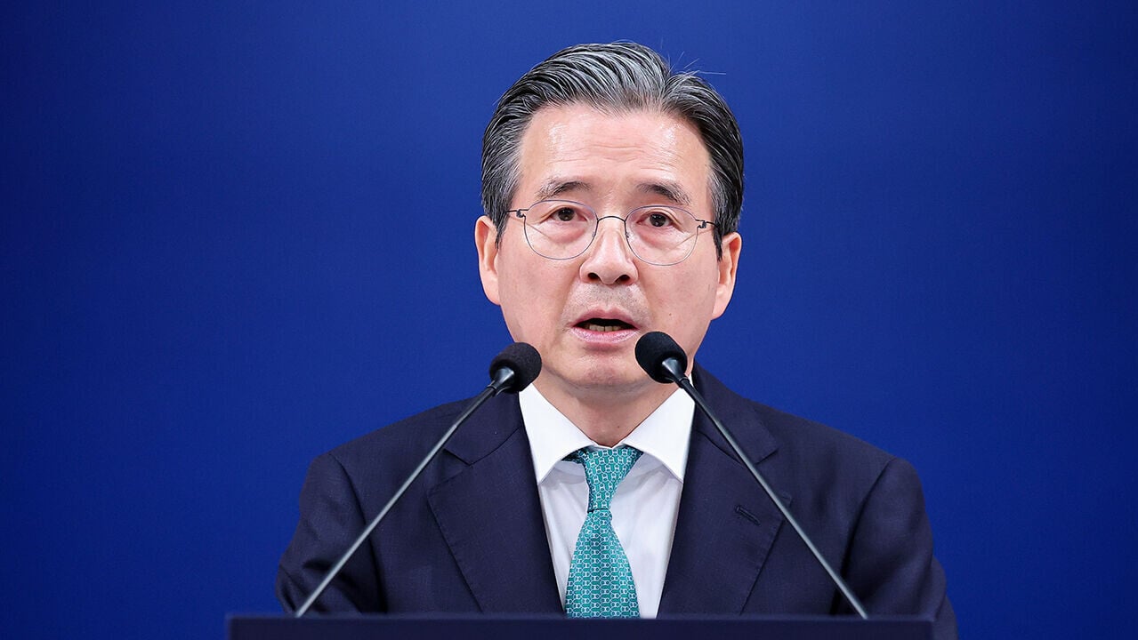 總統政策室室長金容範遭舉報，被指控涉嫌濫用職權強推個股槓桿ETF。(SBS)