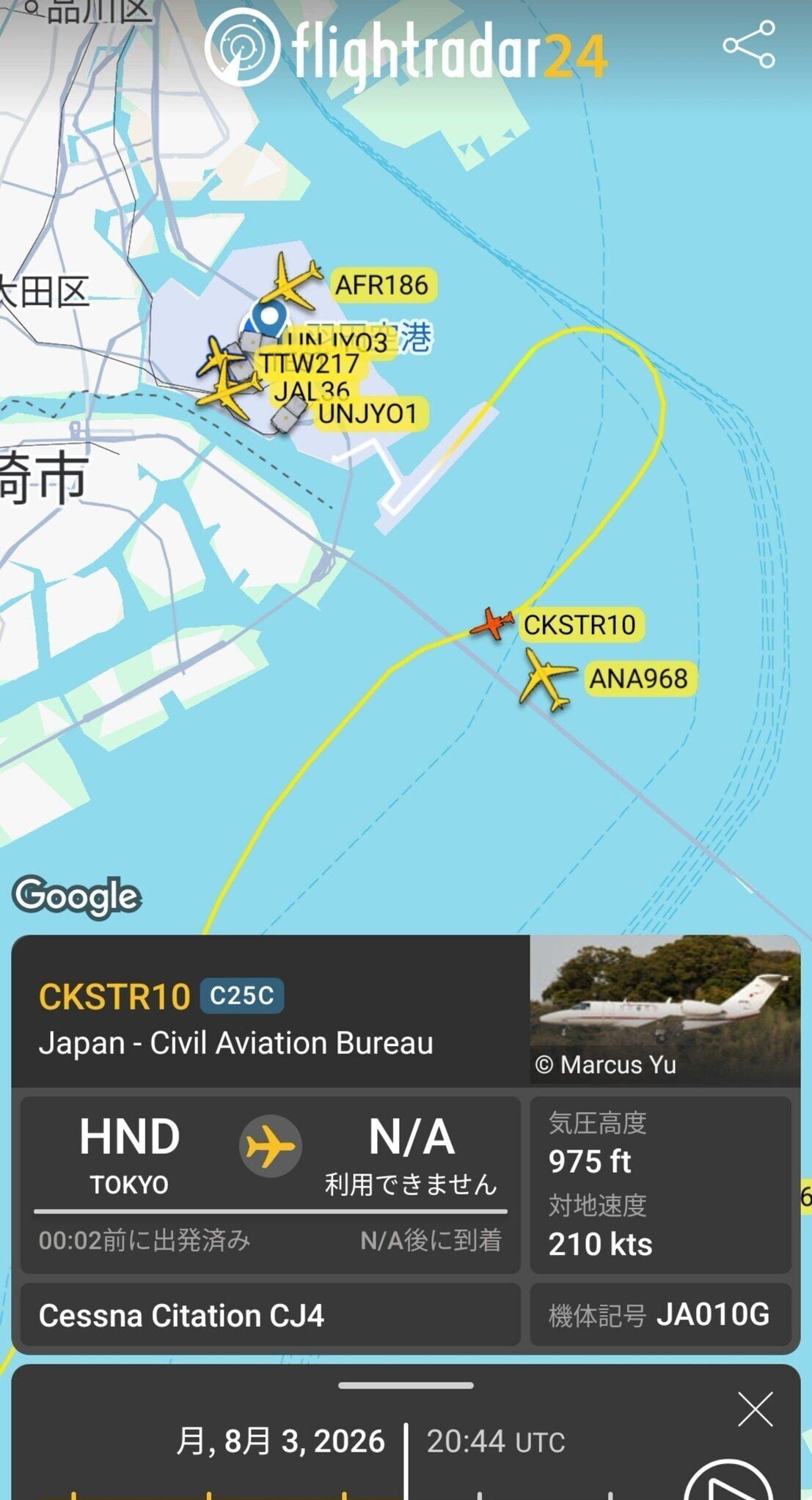 飛行追蹤網站Flightradar24的航跡資料顯示,於凌晨5時44分,涉事民航局客機當時由羽田機場D跑道起飛後盤旋;全日空NH968航班正從上海飛抵,準備降落羽田機場C跑道,兩機的飛行路線非常接近。