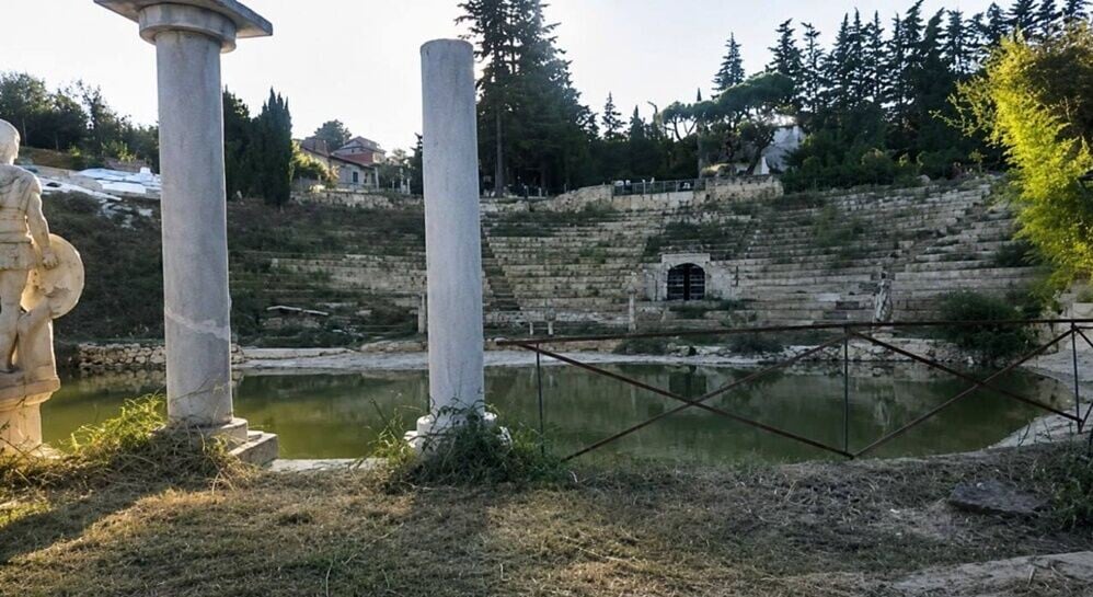 所謂的「古代遺跡」使用了大量的現代建築材料,包括玻璃纖維、紙漿、水泥、石膏等等。(X)