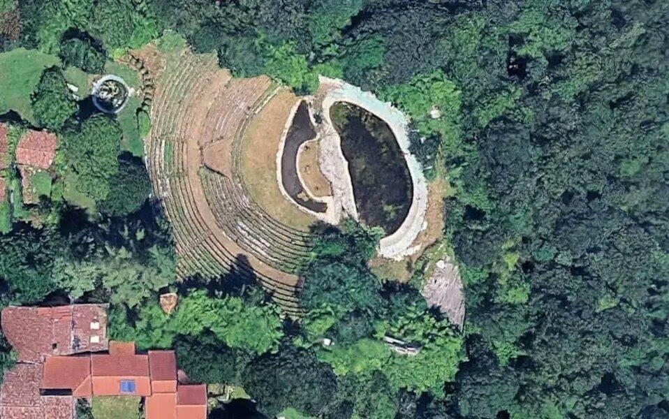 衛星圖片亦拍攝到這「古蹟」由山丘被剷平,再無中生有建出「古蹟」。(X)