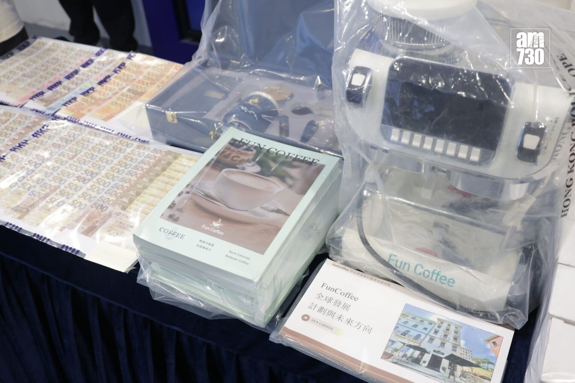 警方搜查涉案處所及被捕人士住所,檢獲大量證物。(鍾式明攝)