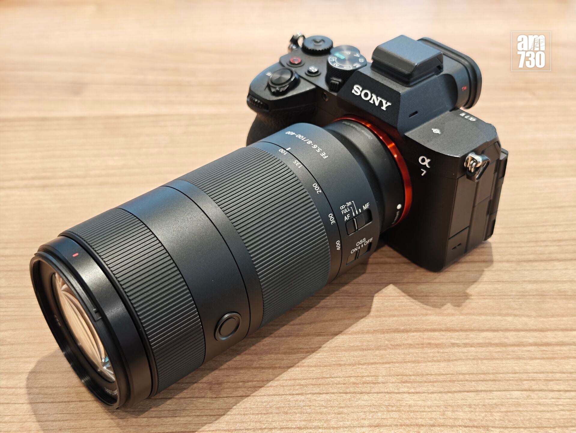 Sony SEL100400可配高階全片幅相機A7系列。