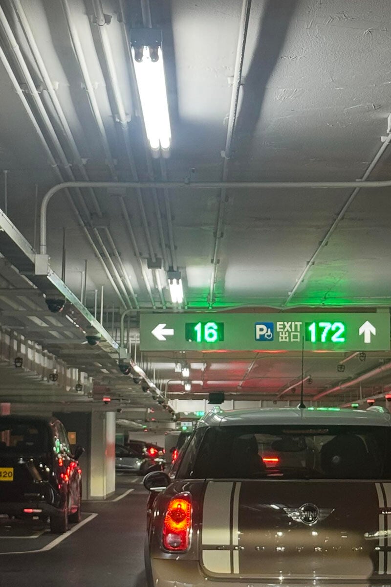 日前太古城停車場出口大擠塞,唔少車都最少排咗一個鐘頭先走到。(Threads用戶lokjessy圖片)