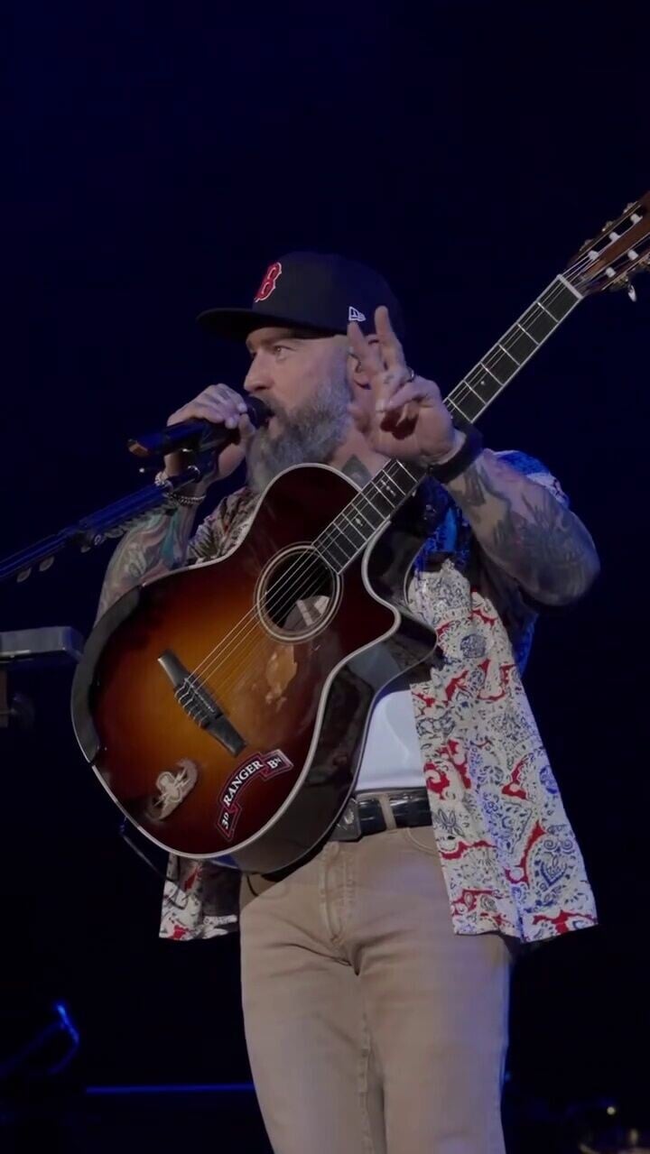 主唱Zac Brown宣布現場超過 37,000名歌迷可獲得瑪格麗塔維爾號郵輪(Margaritaville at Sea)雙人免費遊輪之旅。(X)