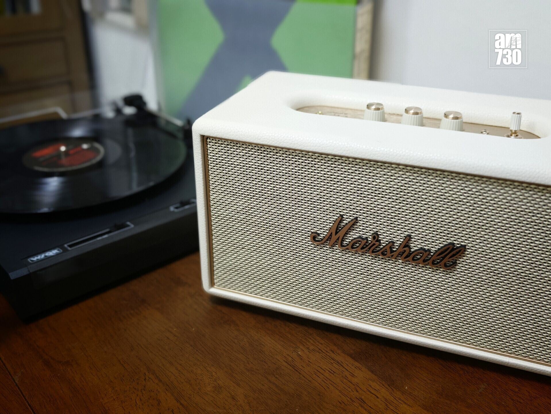 Marshall Acton IV及Stanmore IV兩款喇叭均可經RCA接駁黑膠唱機。