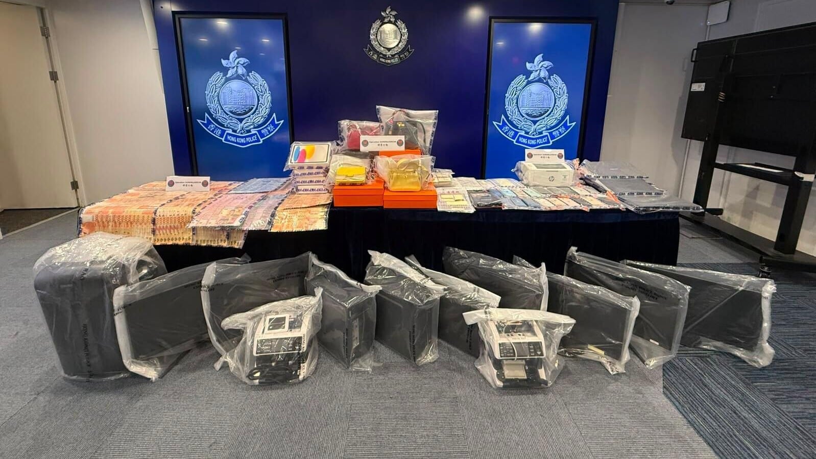 高利貸集團涉放債逾2億及招攬4學生淋紅油追債　警拘25人最細13歲