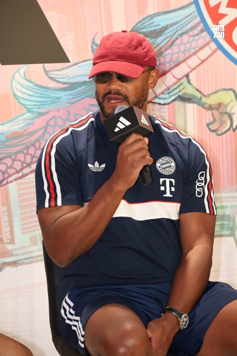 拜仁慕尼黑教練甘賓尼(Vincent Kompany)強調心態最重要。(周令知攝)