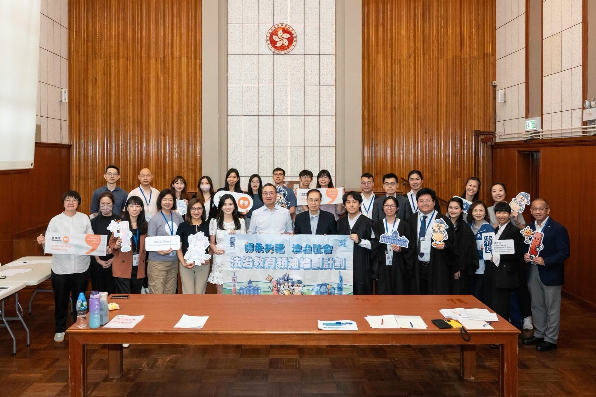林定國模擬法庭演「推父落梯」被告,陪審團一致裁定無罪。(林定國Facebook)