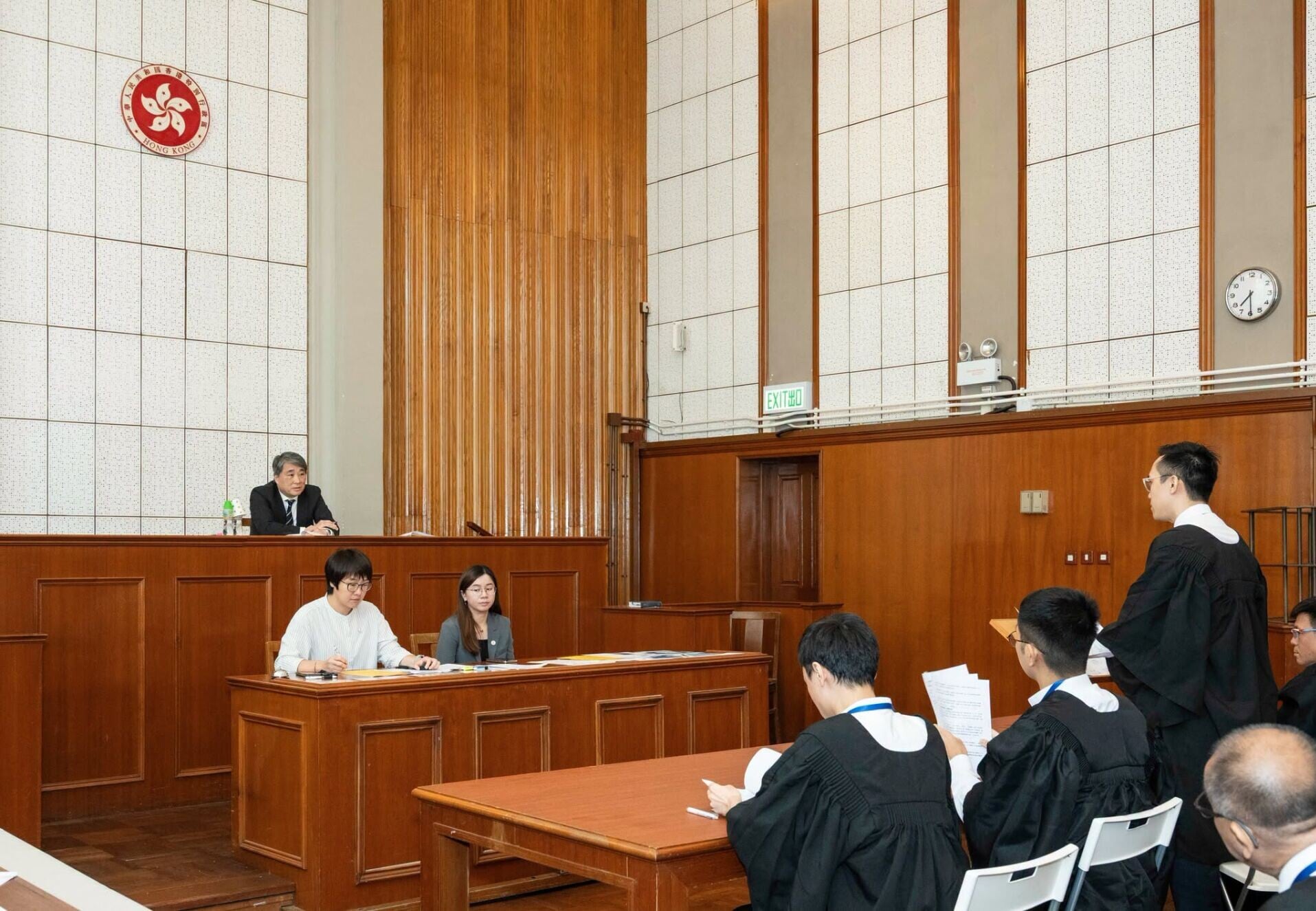 林定國模擬法庭演「推父落梯」被告,陪審團一致裁定無罪。(林定國Facebook)