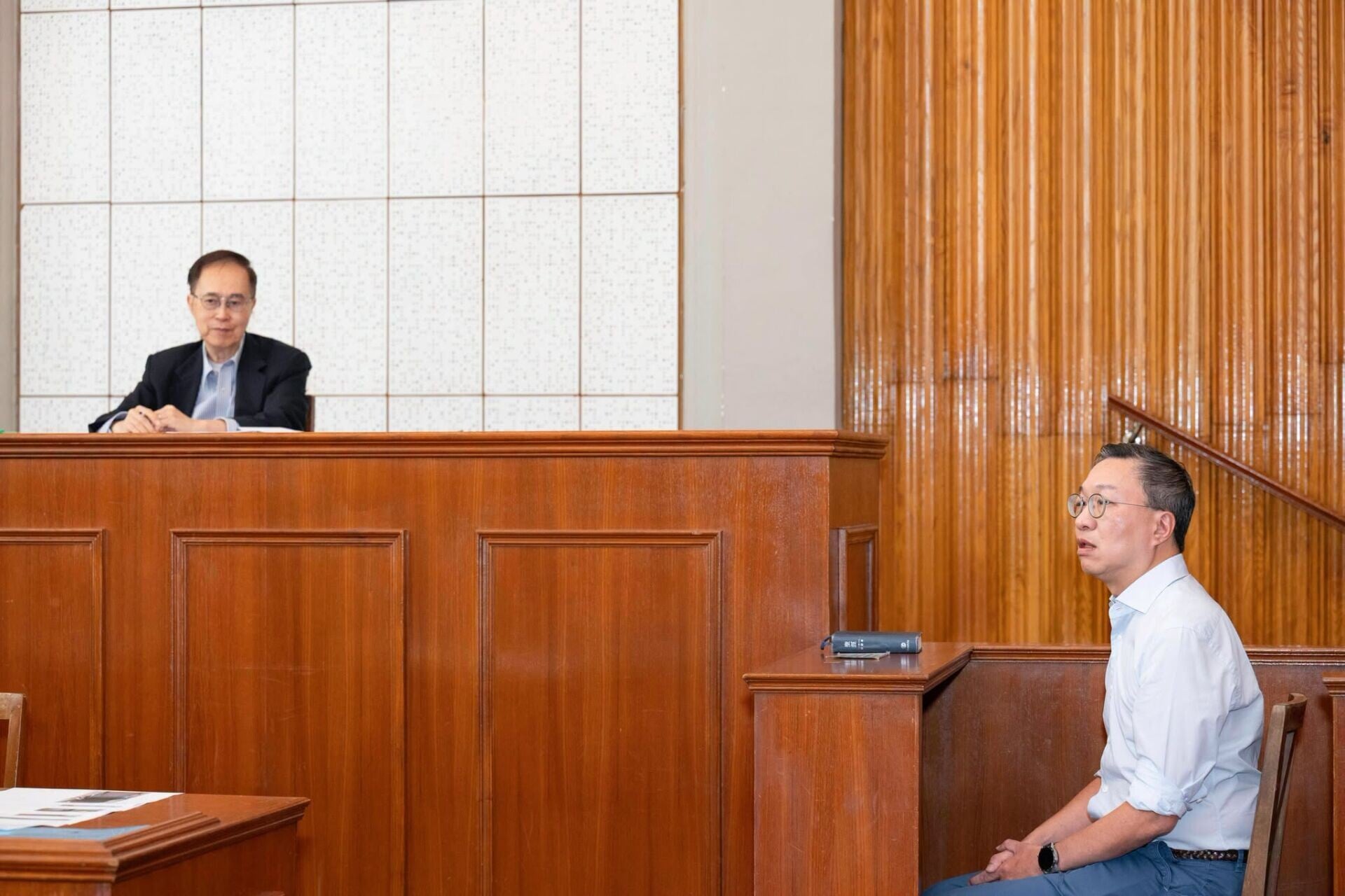 林定國模擬法庭演「推父落梯」被告,陪審團一致裁定無罪。(林定國Facebook)