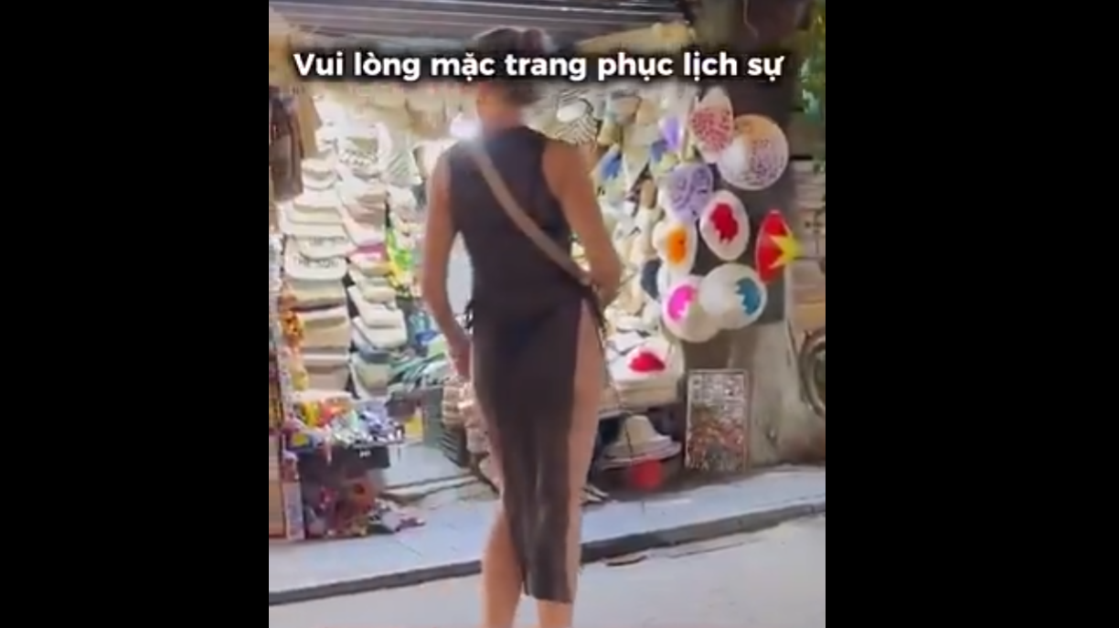 穿透視高衩裙逛越南古蹟