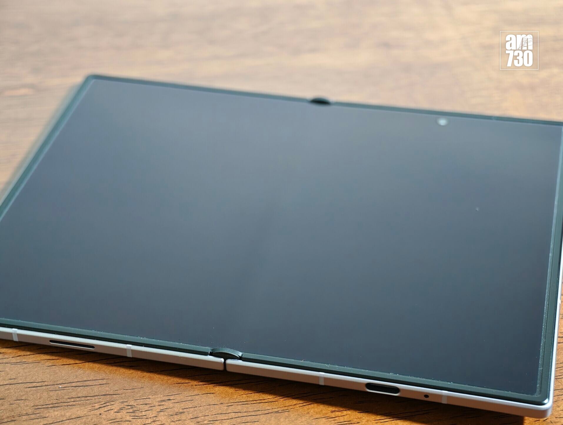 Galaxy Z Fold8摺痕不算明顯。