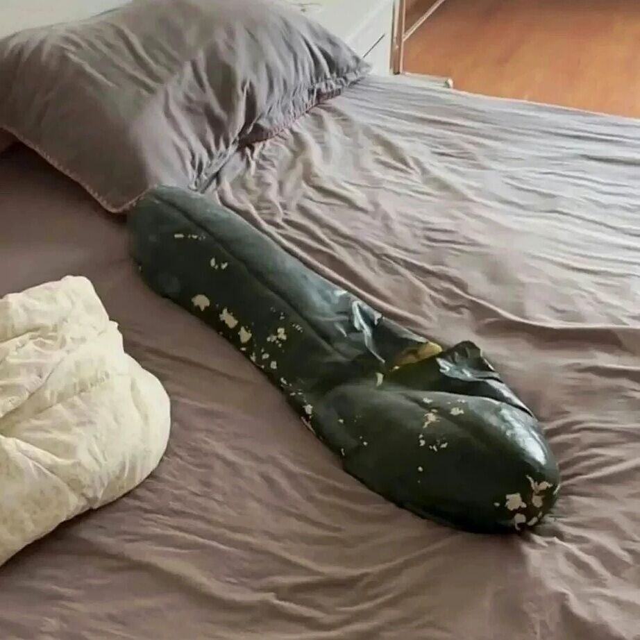 抱冬瓜睡覺消暑