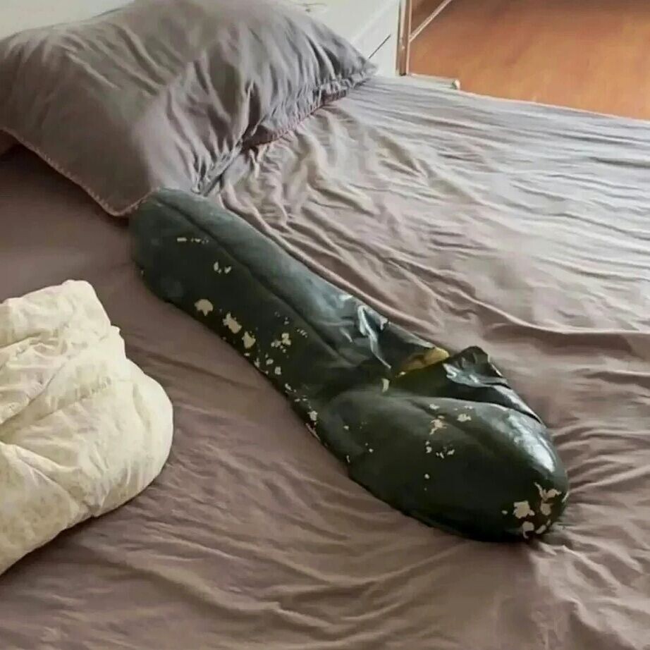 抱冬瓜睡覺消暑