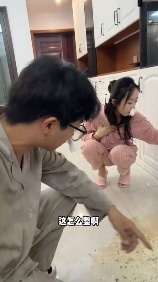 抱冬瓜睡覺消暑
