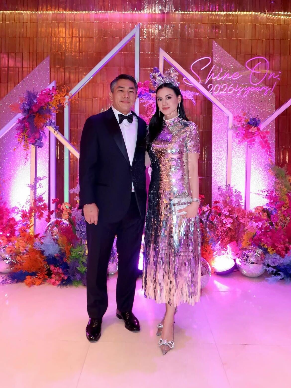 Wishing everyone an amazing 2026 🥳Ringing in the new years 🎉🪩🍾🥂 in our favorite matching Mo (2)