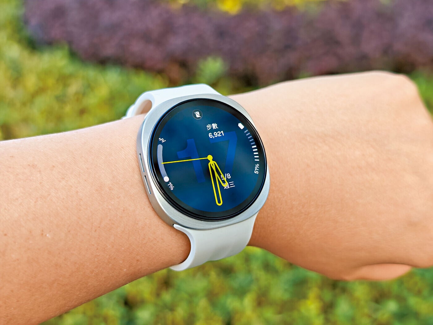Galaxy Watch9在陽光下螢幕仍然清晰銳利。