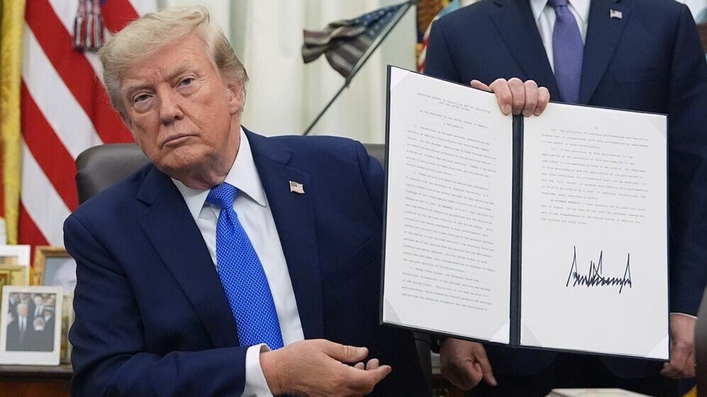 特朗普簽署行政命令，對進口多晶硅加徵15%關稅。(AP)