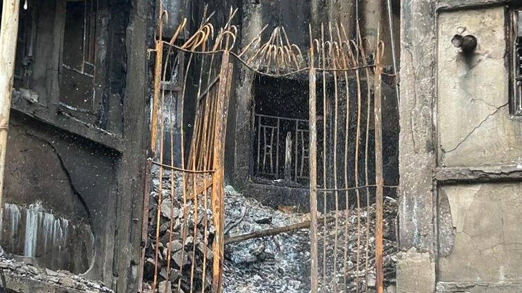 宏福苑聽證會｜專家推斷起火地點位於宏昌閣104室及105室外的平台，現場亦發現煙蒂。（跨部門調查專組最終調查報告）