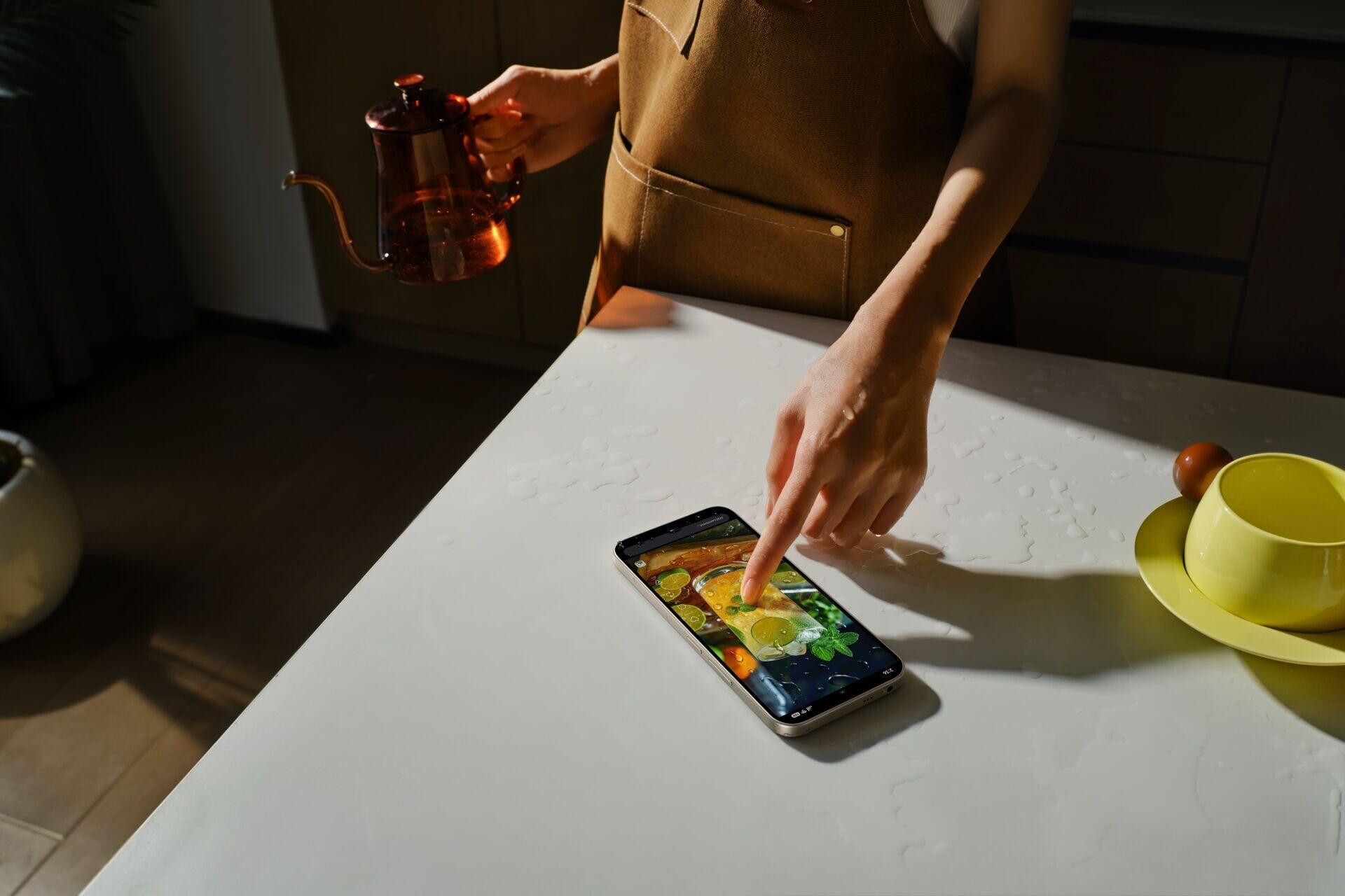 REDMI 17支援濕手操控。