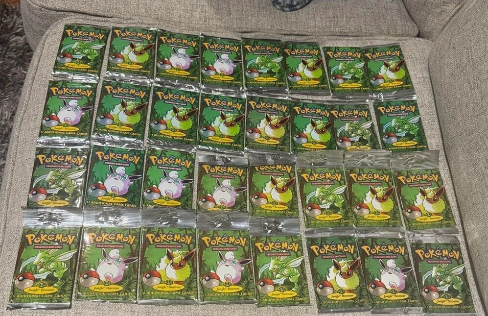 這批收藏幾乎都是1990年代初代Pokémon卡牌。(Reddit)