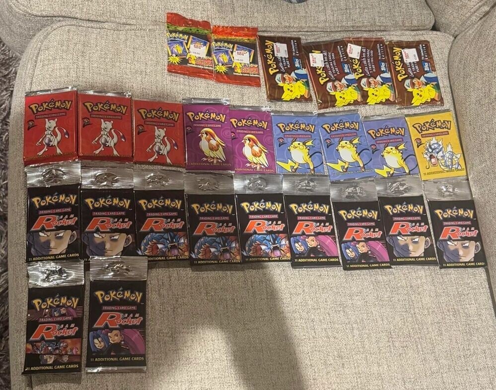 這批收藏幾乎都是1990年代初代Pokémon卡牌。(Reddit)