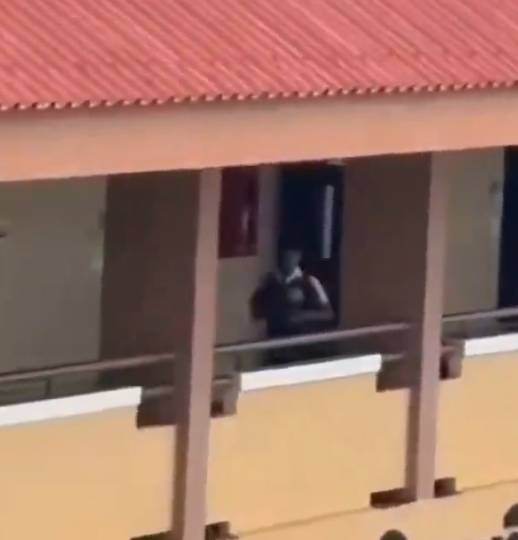 泰國暖武里府發生校園槍擊案,多人死傷,槍手後來證實自殺身亡(影片截圖)