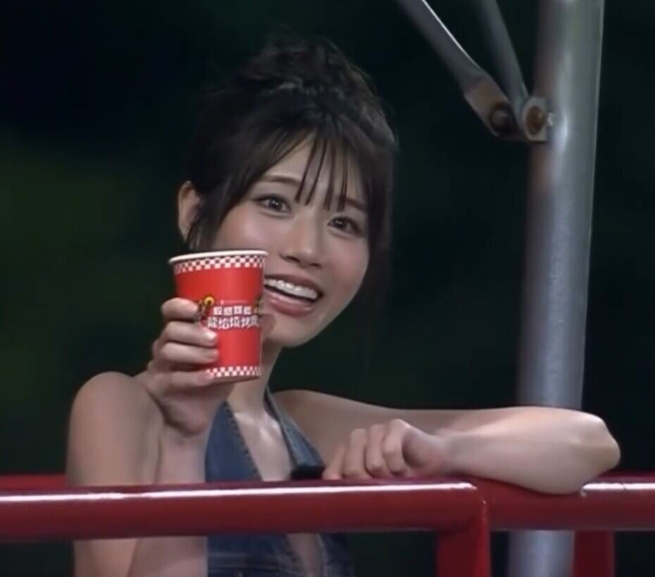 河北彩花向鏡頭說「乾杯」(影片截圖)