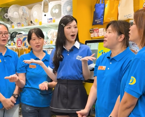 馮盈盈擔任真好城「一日店長」