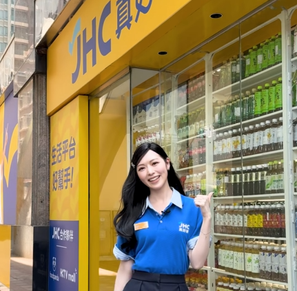 馮盈盈擔任真好城「一日店長」