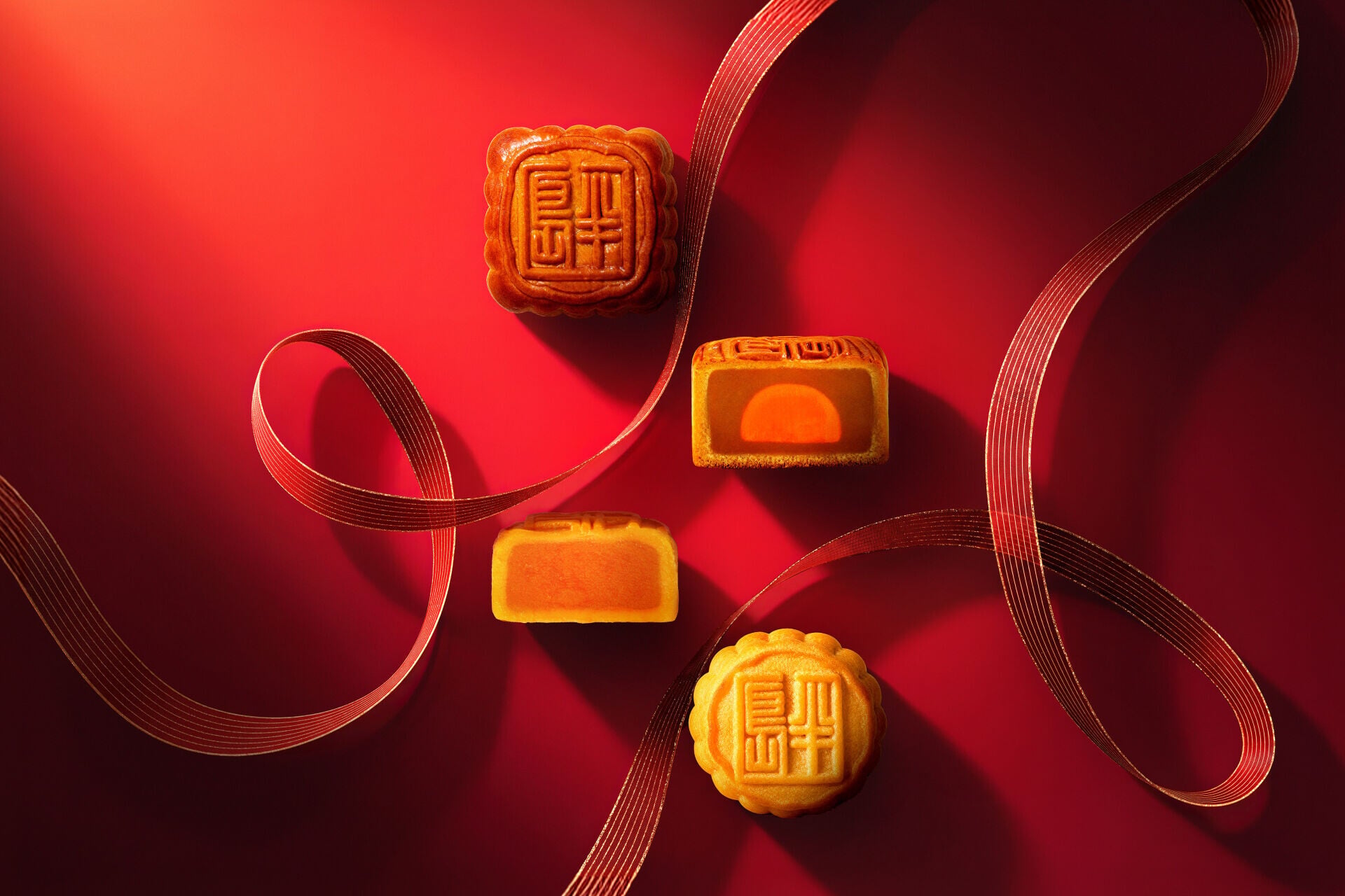 The Peninsula Mini Egg Custard And White Lotus Seed Paste Mooncake