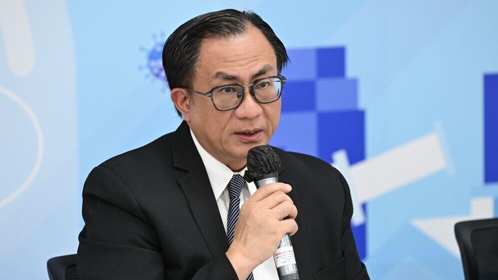 關日華稱本港受「三疫夾擊」，強調感仍未見頂籲勿輕心。(資料圖片)