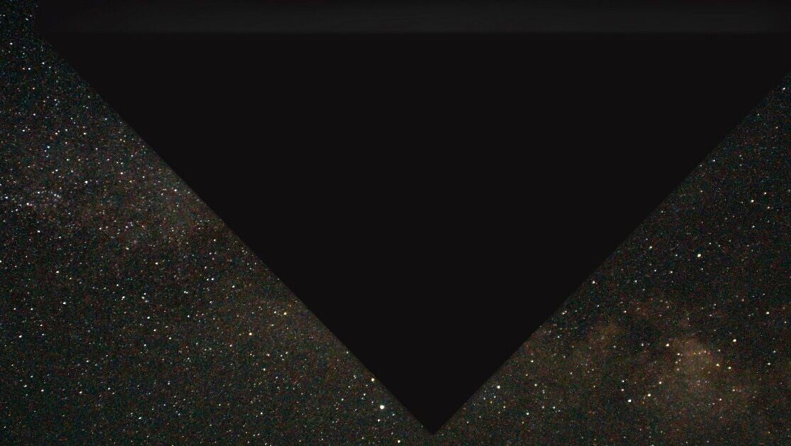 一名退役飛官回憶2002年在阿富汗目擊巨大三角形UFO遮蔽星空（FBI模擬圖）