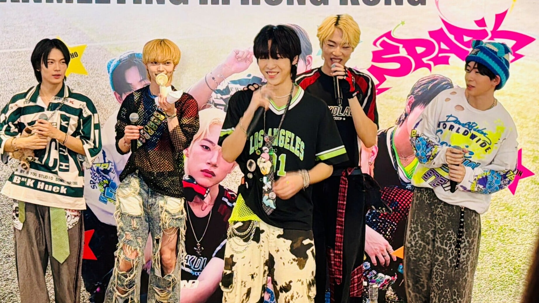 2.左起 攢燏Chan Yul、玲Rei、振源Jin Won、周玹Ju Hyun、永浩Yeong Ho、