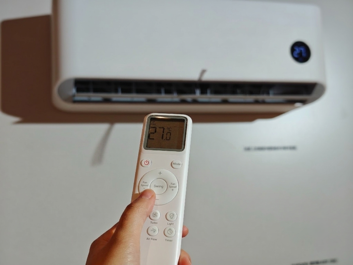 世衛建議可將冷氣機溫度調至27°C,並配合電風扇使用。