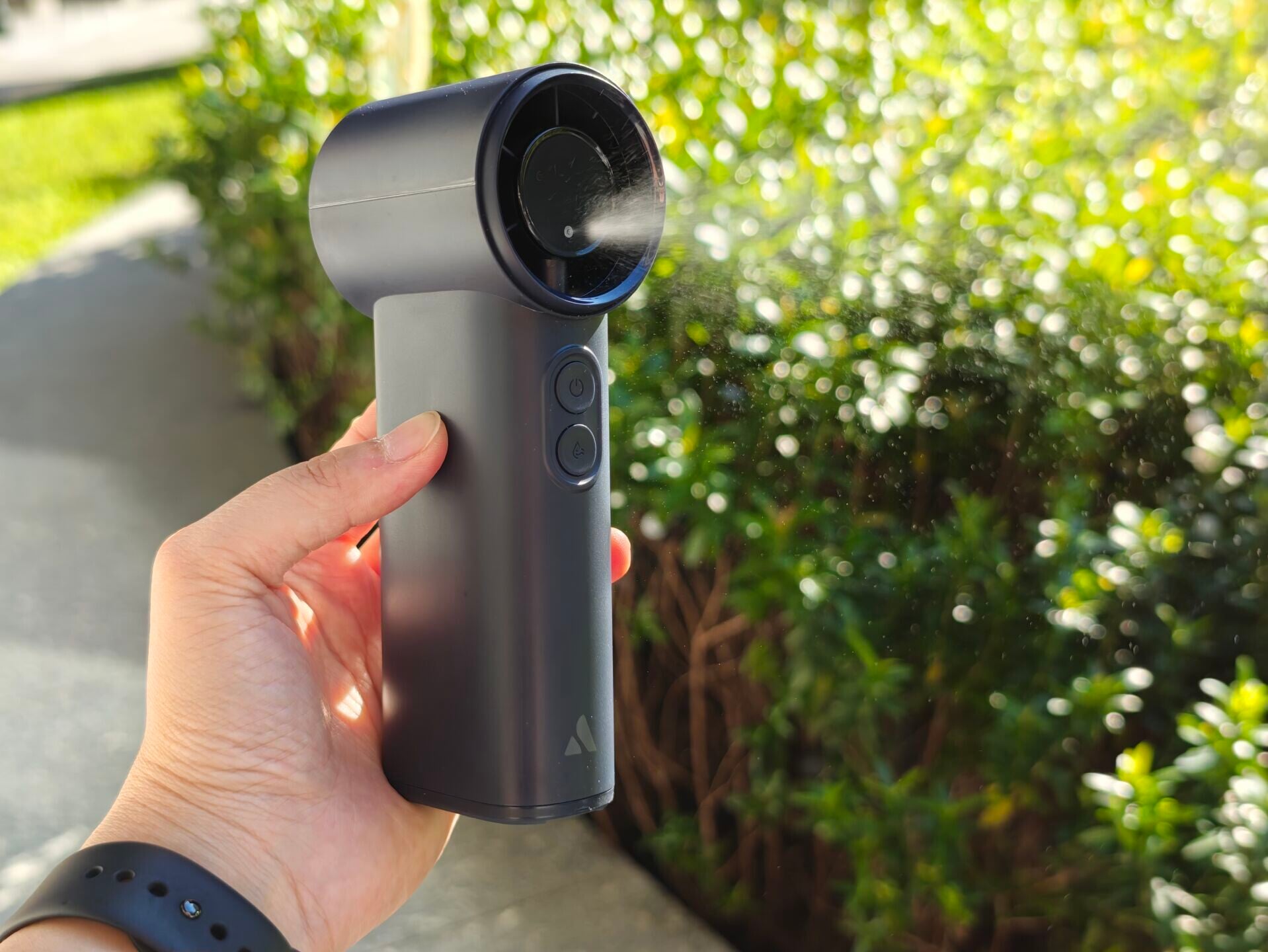 市面上有品牌已推出具噴霧功能的手提風扇仔。