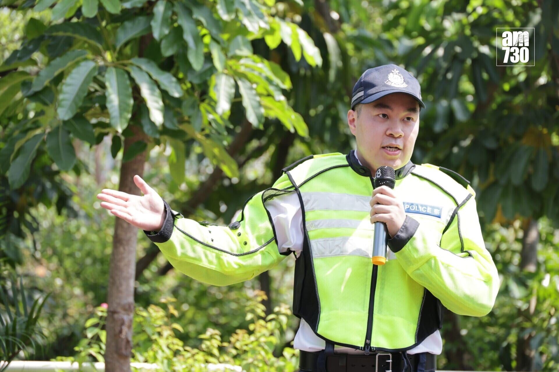 西九龍交通部執行及管制組特遣隊主管鄭皓銘指在經評估後確定合適,便會使用無人機執勤。((鍾式明攝)