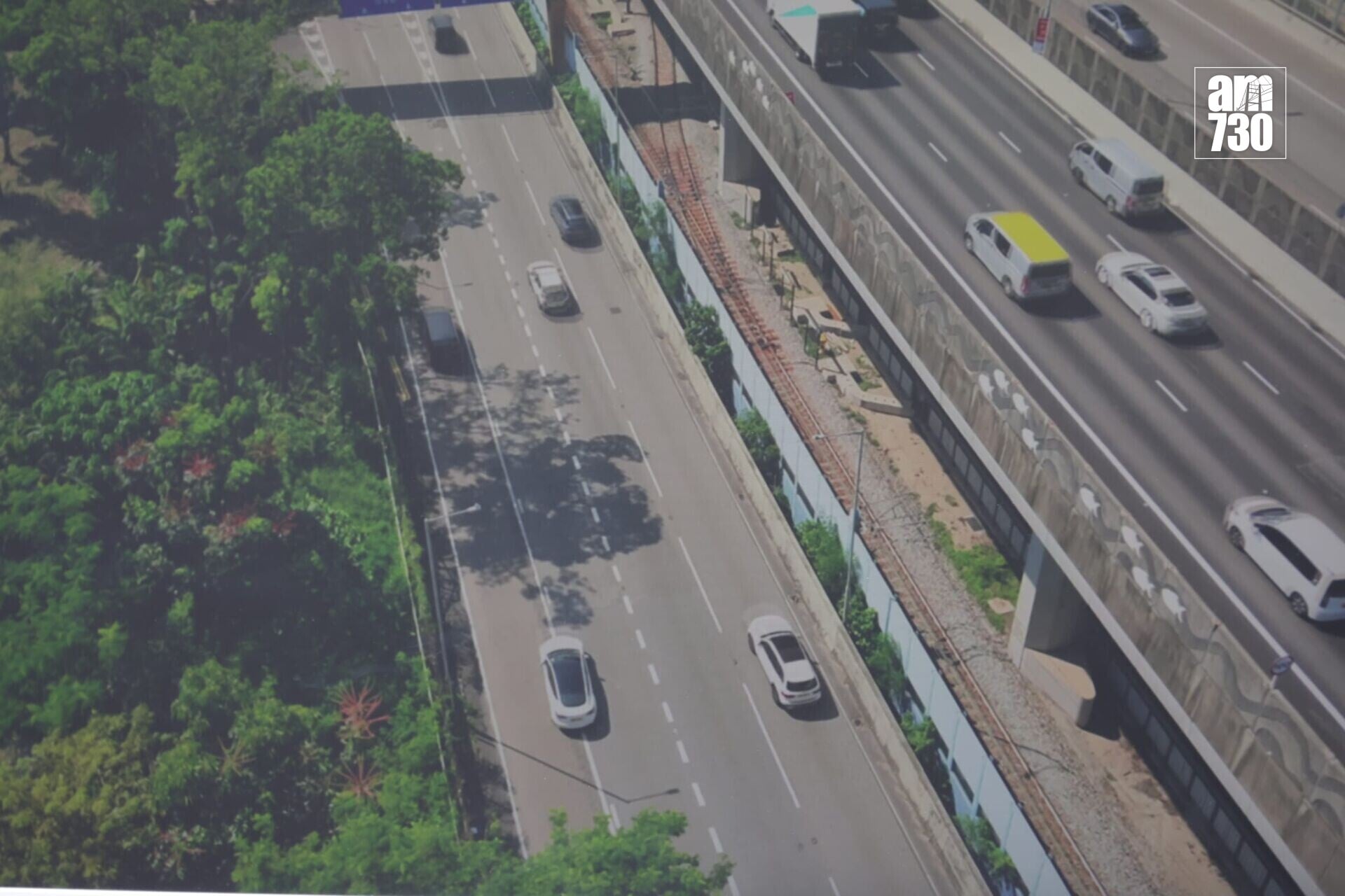 警方今日在起連翔道及西九龍公路使用無人機執法。(鍾式明攝)