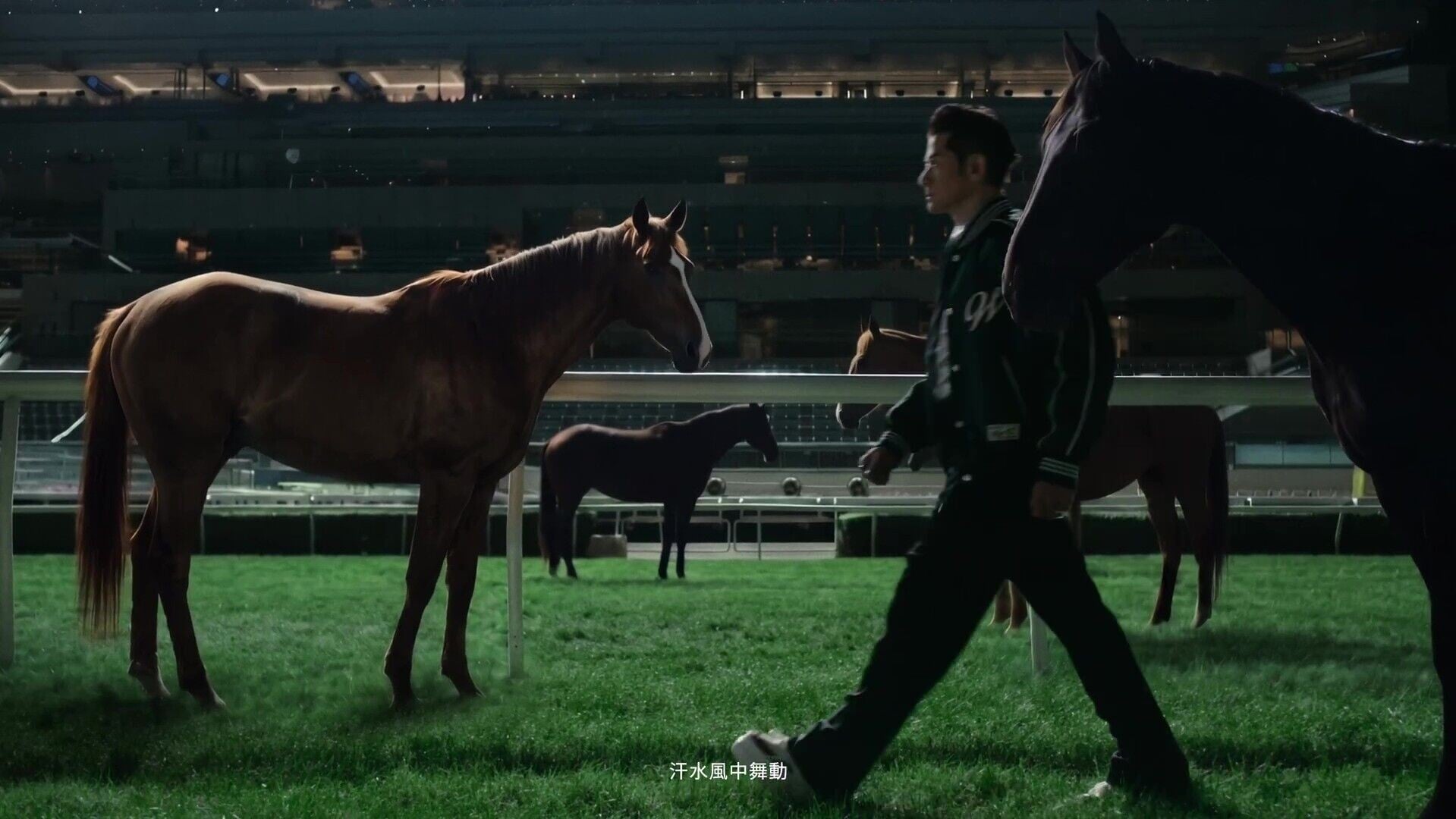 郭富城 香港賽馬會年度主題曲《衝衝衝》(Official Music Video) Aaron Kwok Amazing Channel (1080p, h264) frame at 2m29s