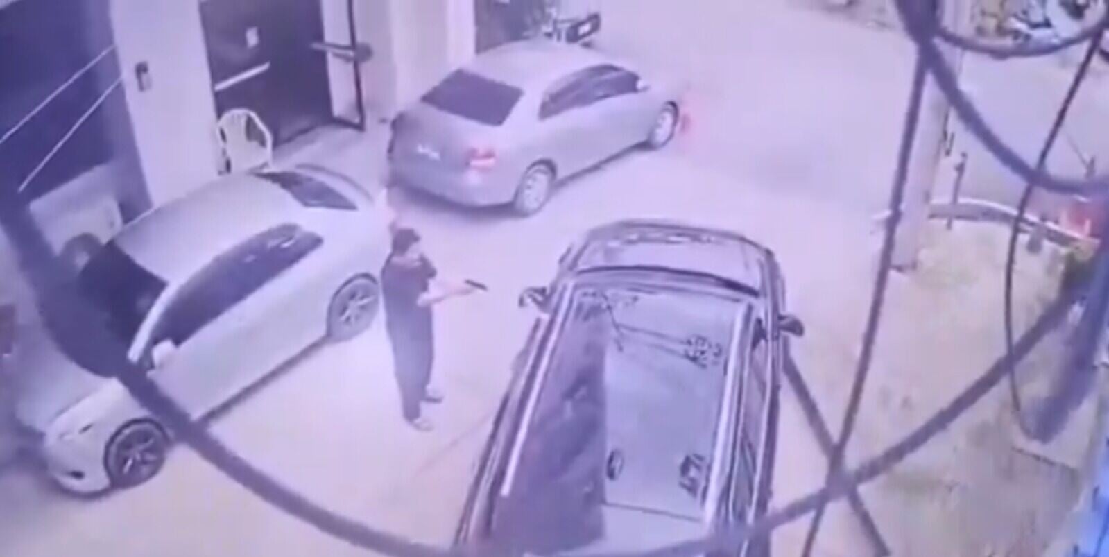 泰國前國會議員(黑衫)涉嫌槍殺車上的PAO主席