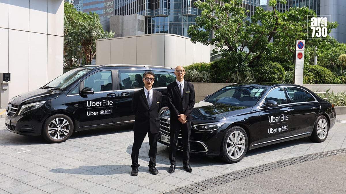 參與營運Uber Elite行程的司機會穿着制服。(羅錦鴻攝)