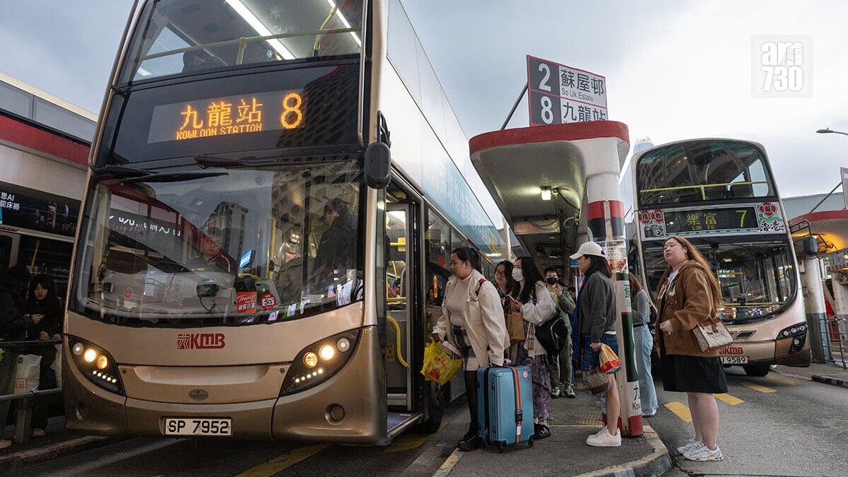 有工會透露，九巴及龍運巴士管理層即日起會安排把車廂冷氣由26度調至24度。(資料圖片／蘇文傑攝)