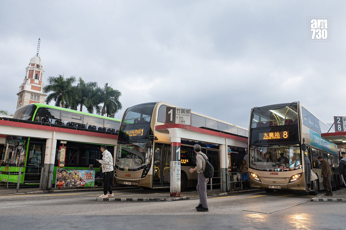 有工會透露,九巴及龍運巴士管理層即日起會安排把車廂冷氣由26度調至24度。(資料圖片/蘇文傑攝)