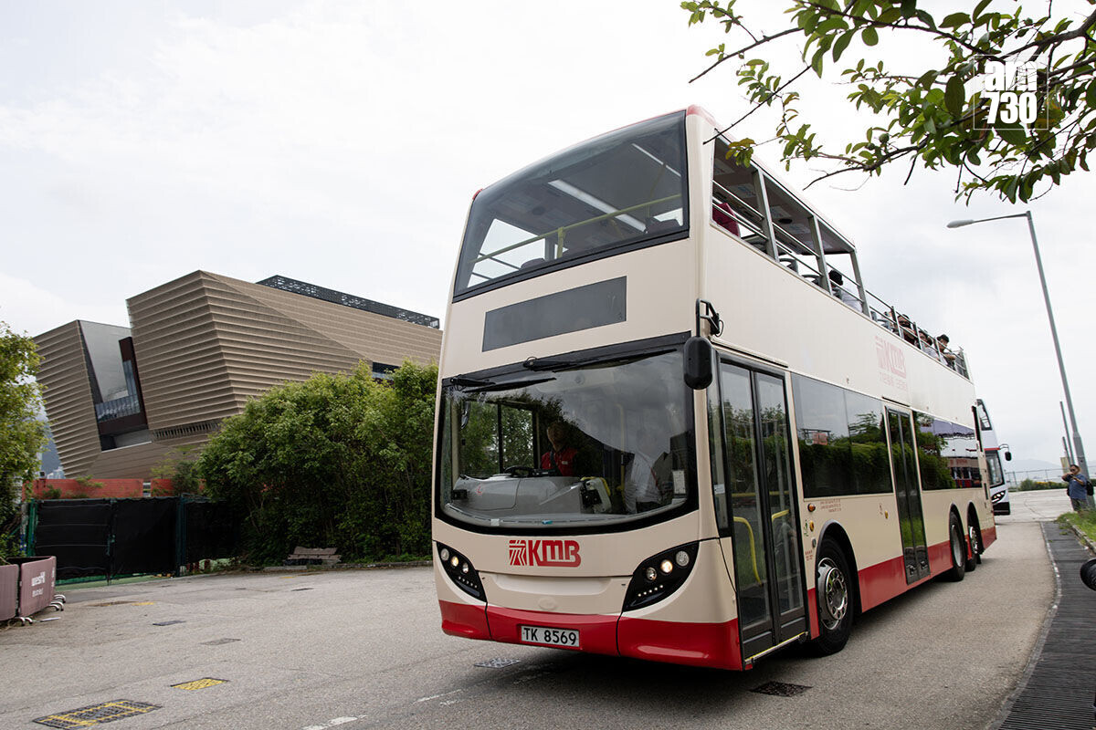 有工會透露,九巴及龍運巴士管理層即日起會安排把車廂冷氣由26度調至24度。(資料圖片/周令知攝)