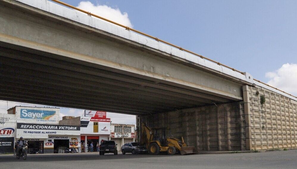 54號公路行車橋。(X)
